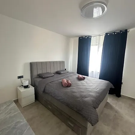 Kaan, Apartment *